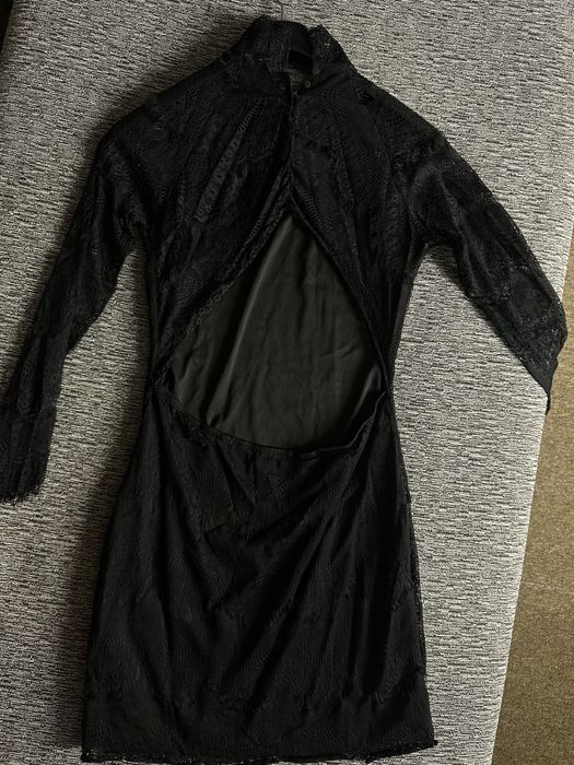 Елегантна дантелена черна рокля