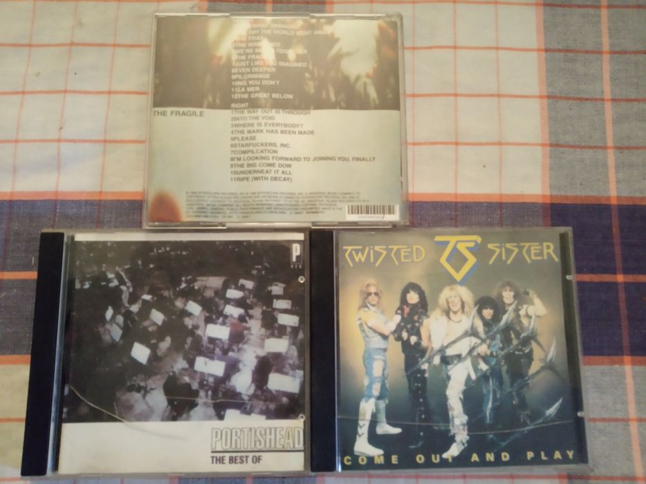 Музикални дискове с музика и приказки и аудио касети