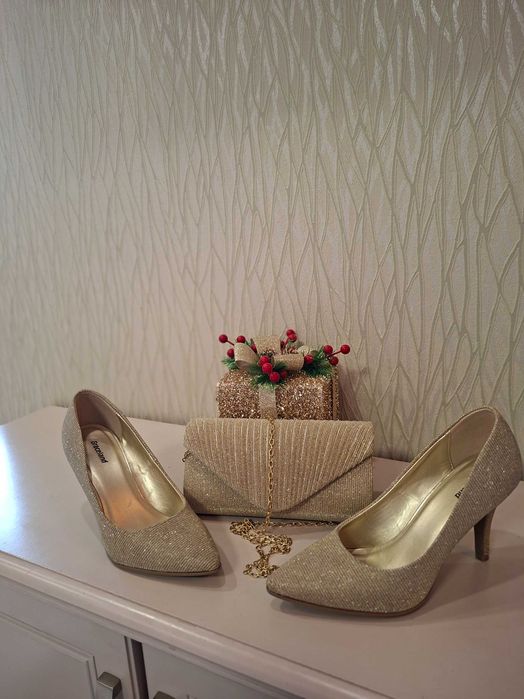 Комплект обувки номер 36 и чантичка