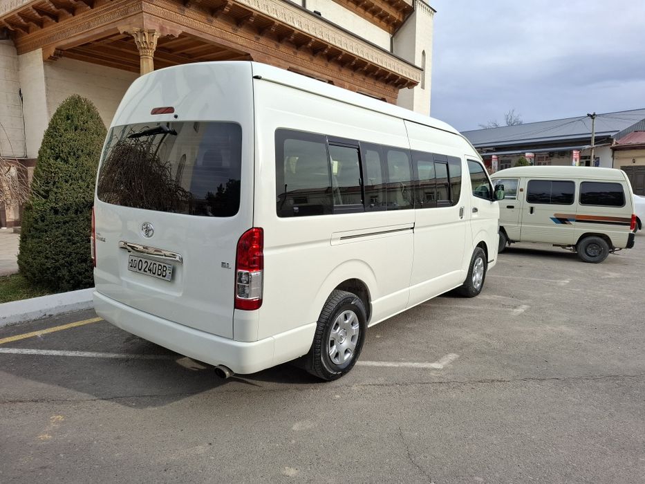 TOYOTA HIACE сотилади 2012 йил