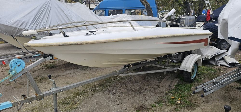 Лодка 4.6м, двутактов двигател