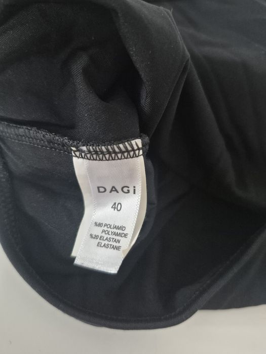 Стегнат цял бански класически модел