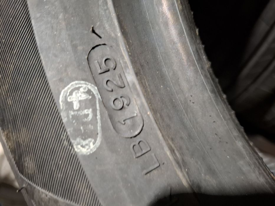 205 55 16 vând 2 anvelope vara Laufenn Noi