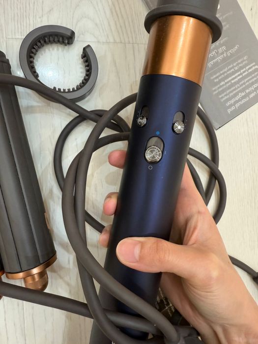 Продаю Dyson     .