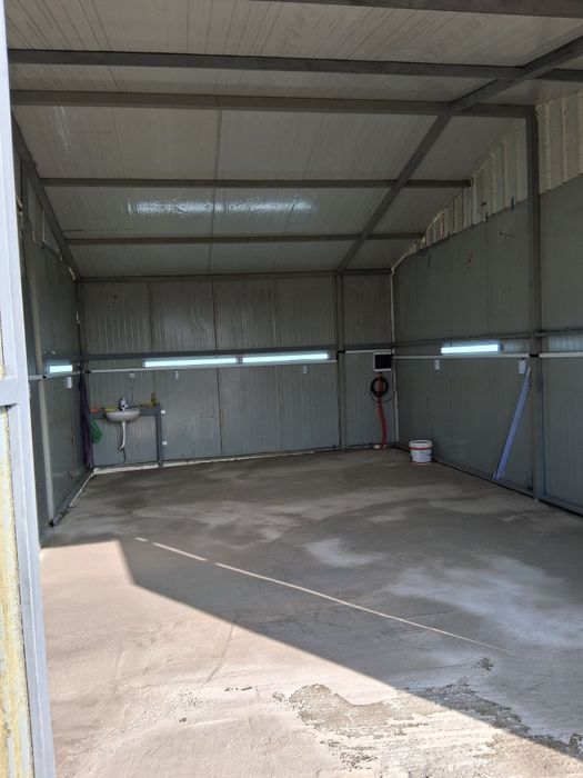 Дава под  наем  помещение 40 кв. Дългосрочно.