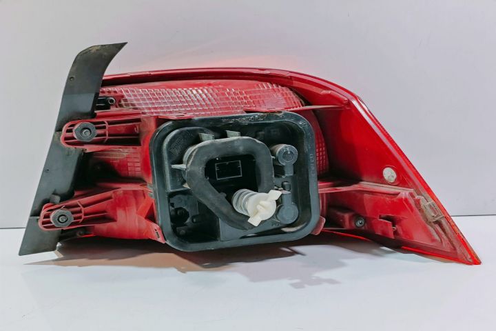 Stop Stanga  3AE945095F Volkswagen VW Passat B7