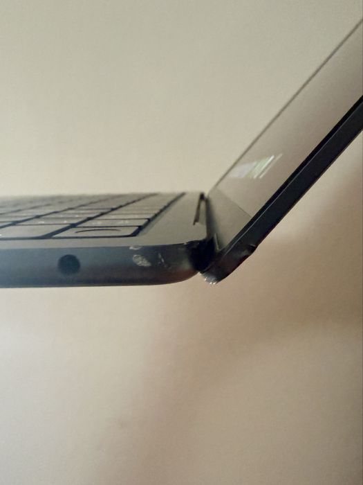 Apple MacBook Air 13" M3 (2024) Space Black / Midnight – 8GB / 256GB – Baterie 92%