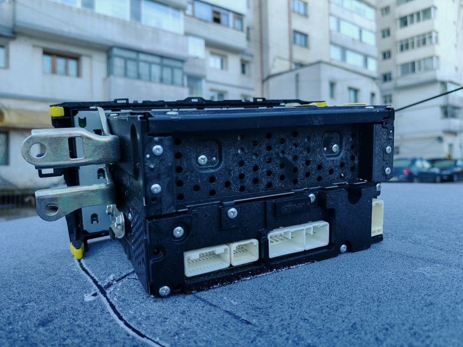 Vând casetofon original Toyota Auris 2010-2012