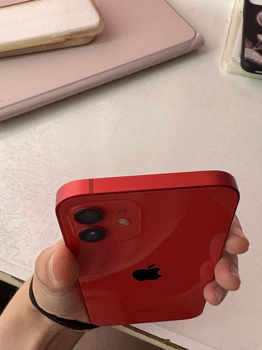 iPhone 12/красного цвета/64 Гб/75%