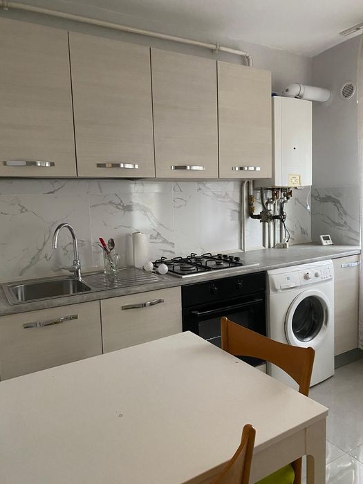 Inchiriez garsoniera decomandata