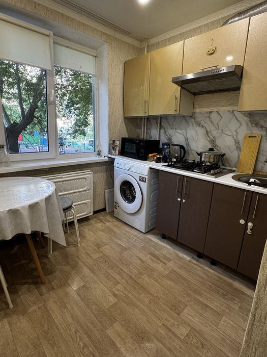 Продам 2-х комн квартиру  в 20-м мкр
