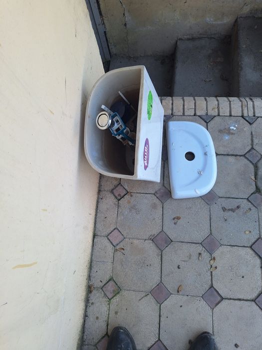 Продается имплртный бачок для унитаза.