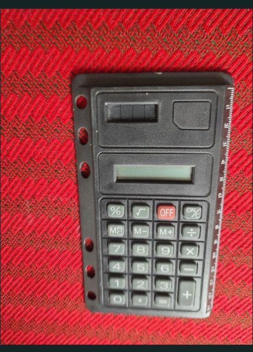 Școala rechizite, calculator și rigla de măsurat