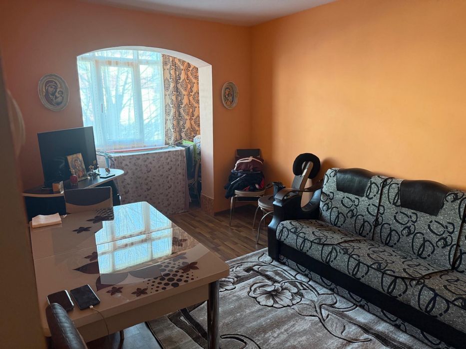 Vand apartament , 2 camere fara centrala termica mobilat complet