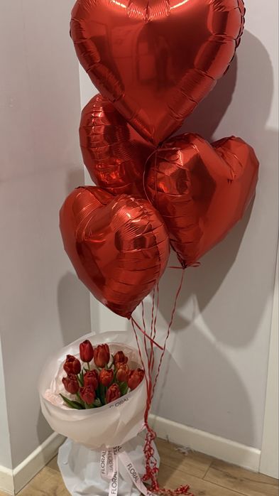 букет тюльпанов и шары