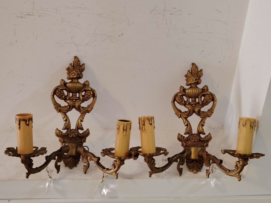 Superbă pereche de aplice din bronz în stilul francez Louis,piese cu o lucrătură de o foarte mare finețe