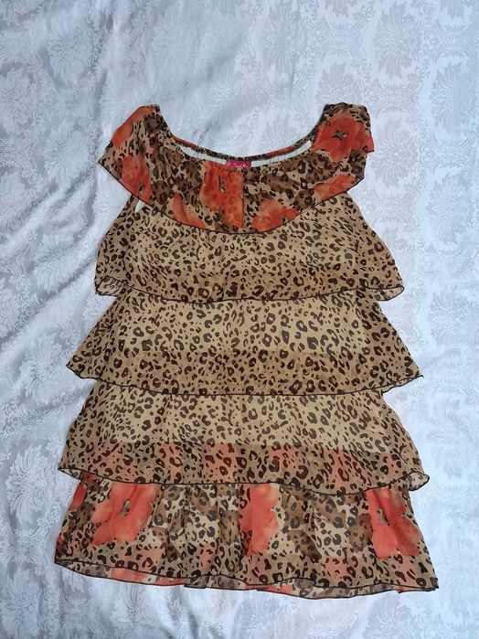 Лятна рокля с волани