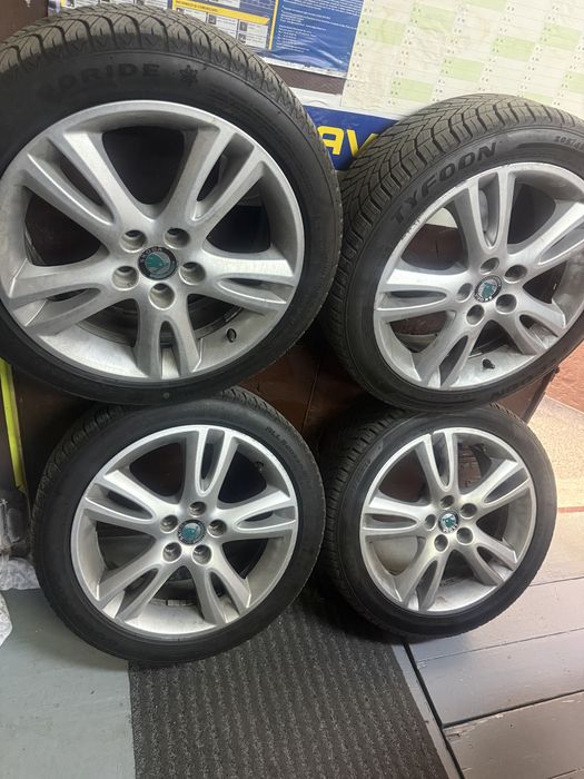 Vînd 4 jante cu cauciucuri