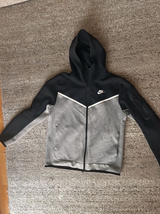 Tech fleece gri cu negru (livrez doar in pitesti)