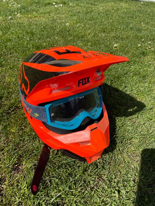 Каска за мотор FOX+очила Spy+