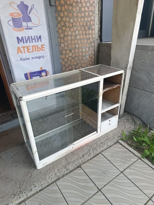 Отдам витрину бесплатно