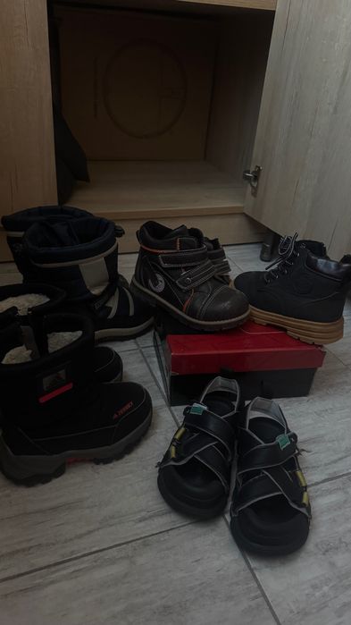 Отдам Обувь на мальчика от 3-5 лет