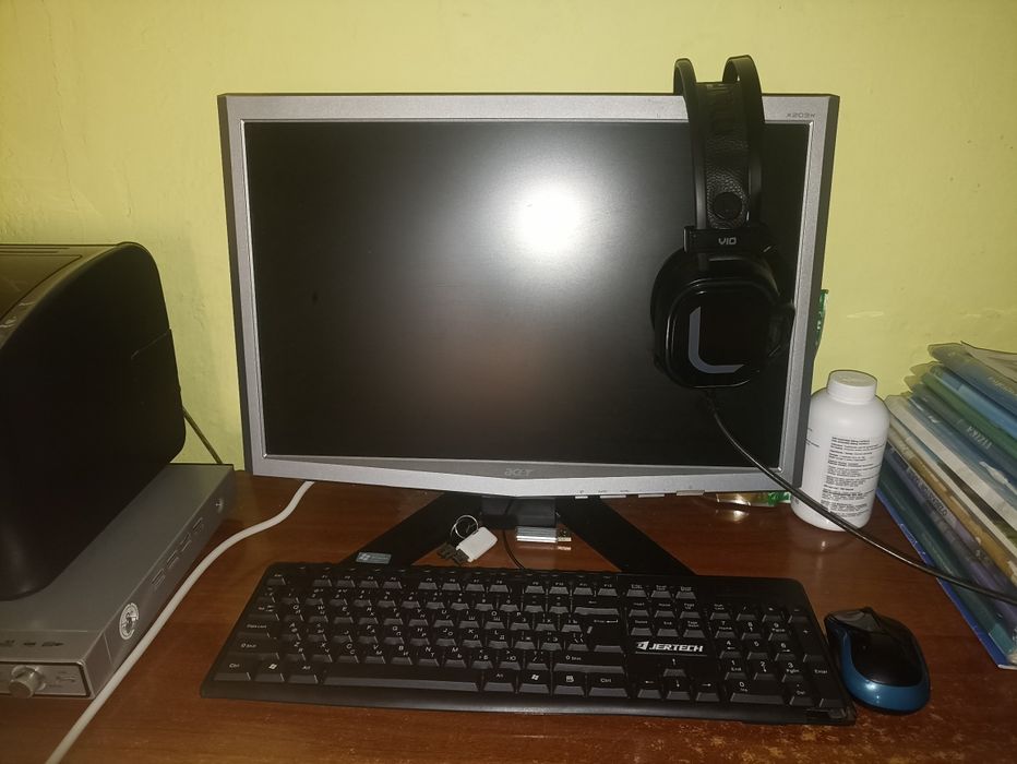 Настольные компьютер сотилади