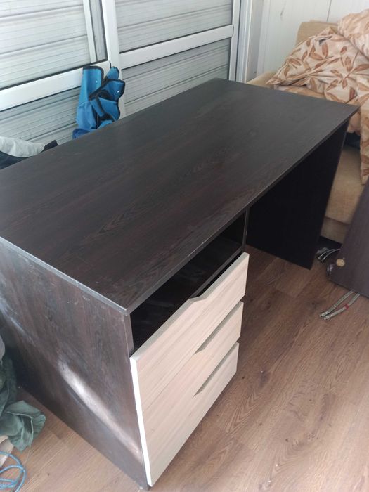 Бюро с чекмеджета