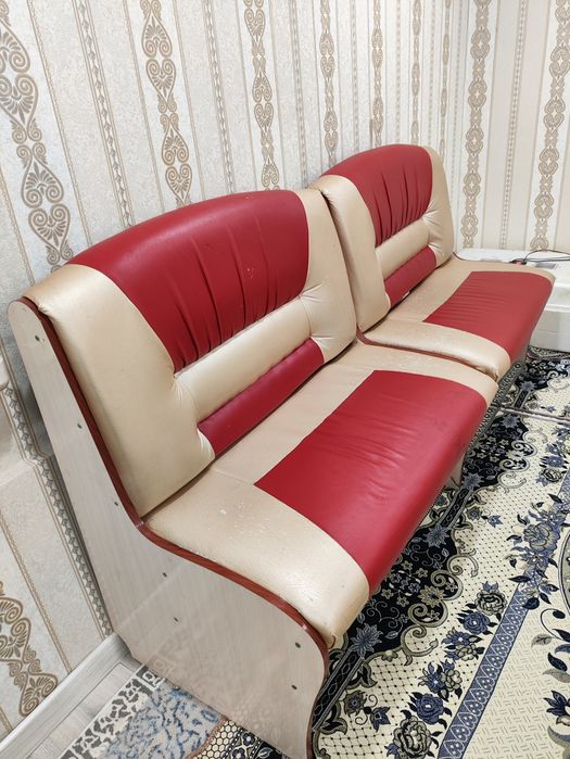 Продам кухонный диван угловой