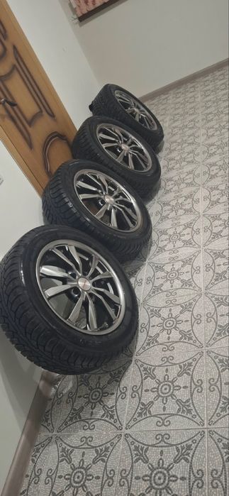 Продам шины с дисками в хорошем состояний срочно зимный