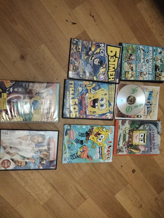 Дал диски с мультиками