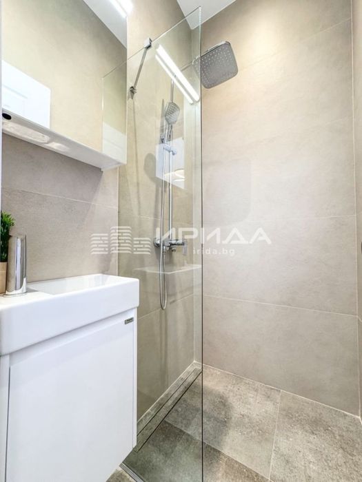 Ремонтиран тристаен апартамент до пл. Руски паметник