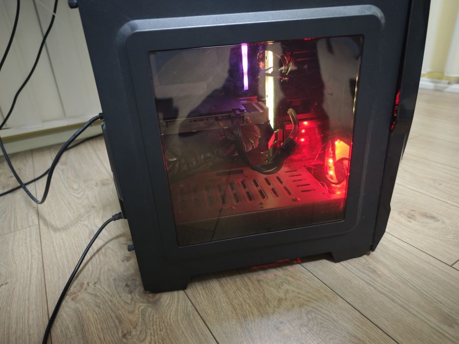 Продавам компютър и лаптоп