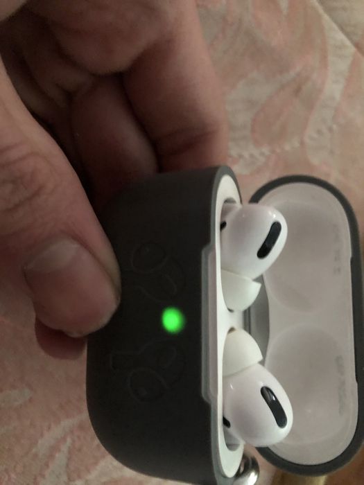 Продаю airpods pro срочно