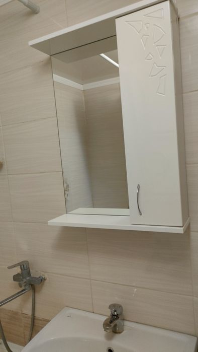 Продам раковину со шкафчиками и зеркалом