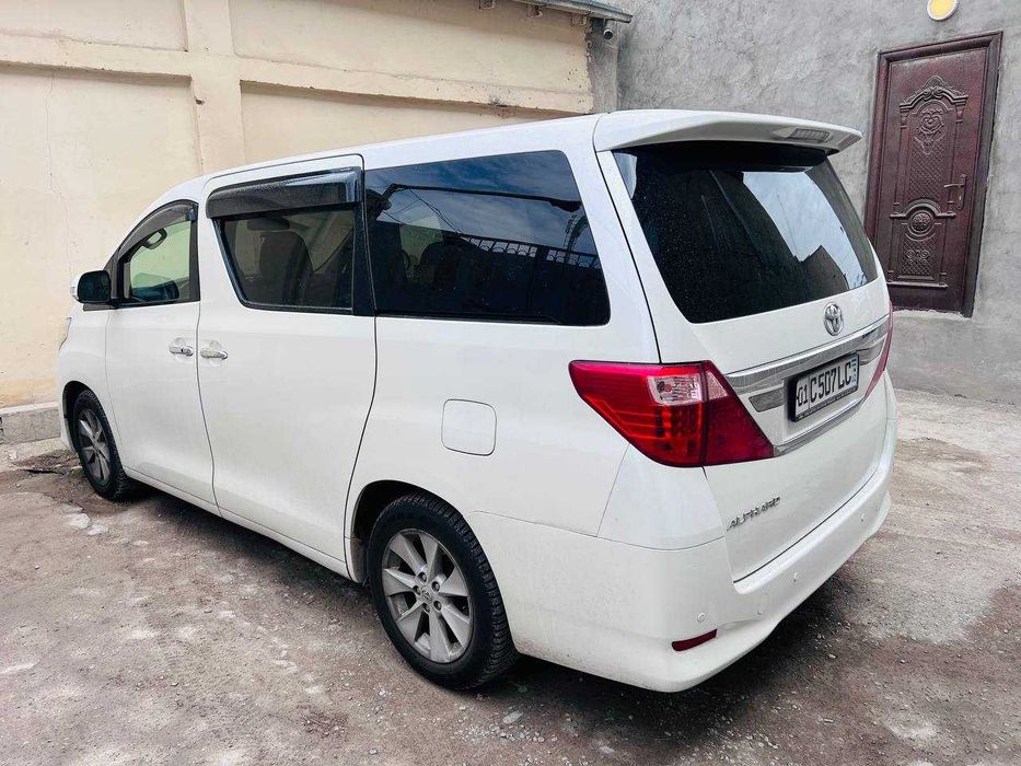 Toyota Alphard 2012