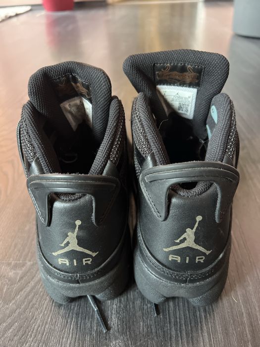 Обувка Jordan Winterized 6 Rings в черно.