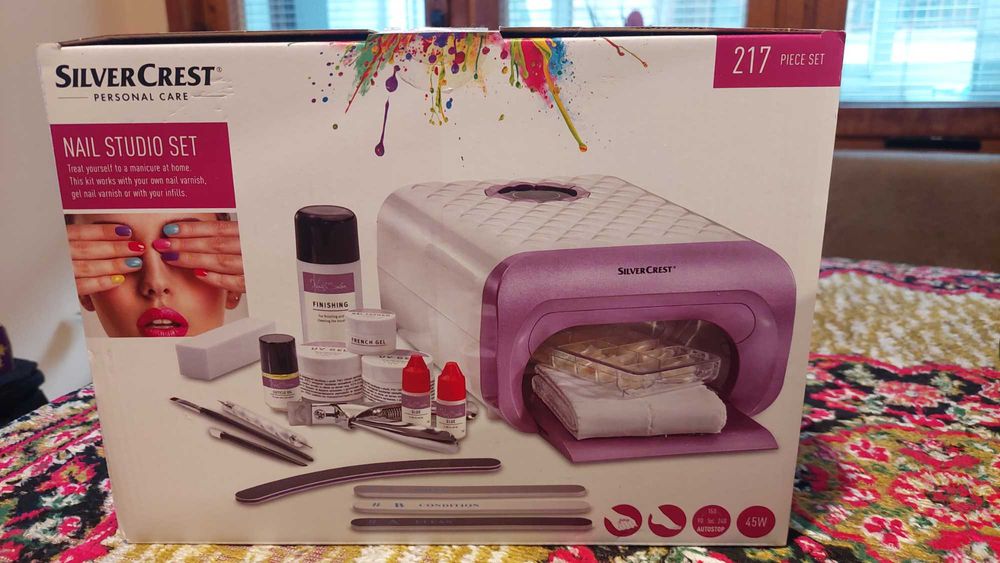 Комплект за маникюр + UV лампа за изпичане на лак