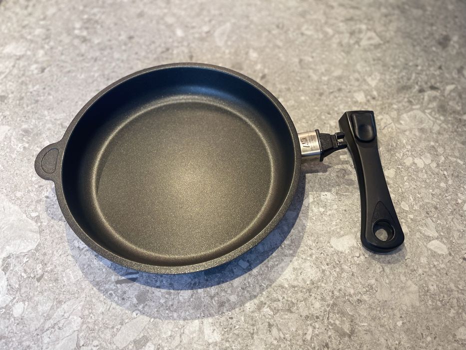 АМТ тиган 26 см незалепващо покритие (бонус капак)