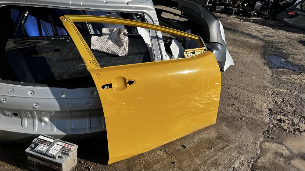 Toyota Prius ZVW60 предна дясна врата