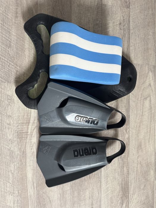 Продам ласты arena,доску Arena