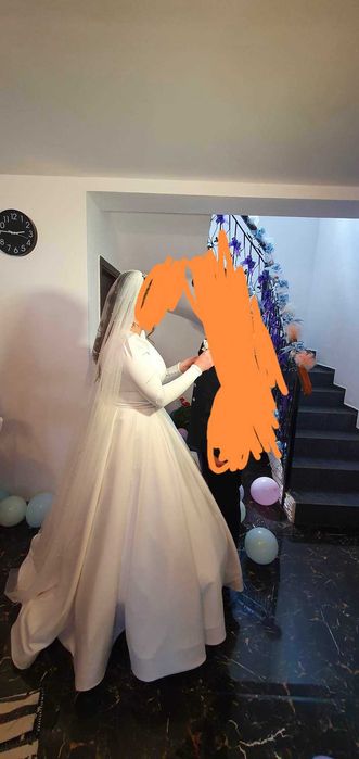 De vânzare rochie de mireasă făcută la comandă. Cadou cerc și voal