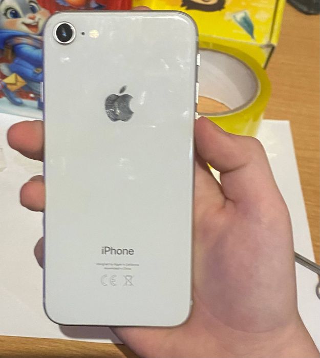 Продам iphone 8.