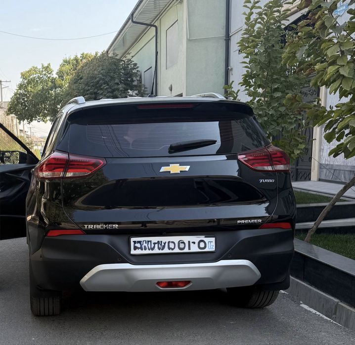 Treker 2 premier sotiladi 2023 yil 16000$ kelishiladi