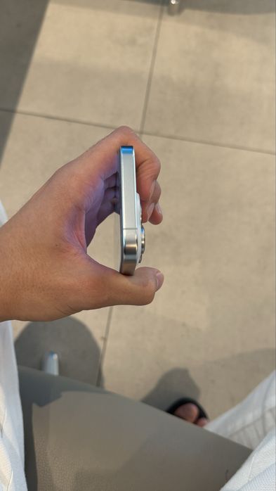 iPhone 16 pro white