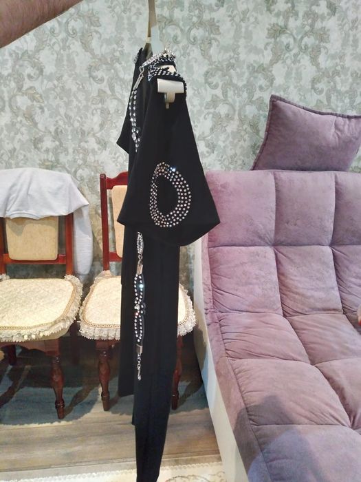 Продам чёрное платье