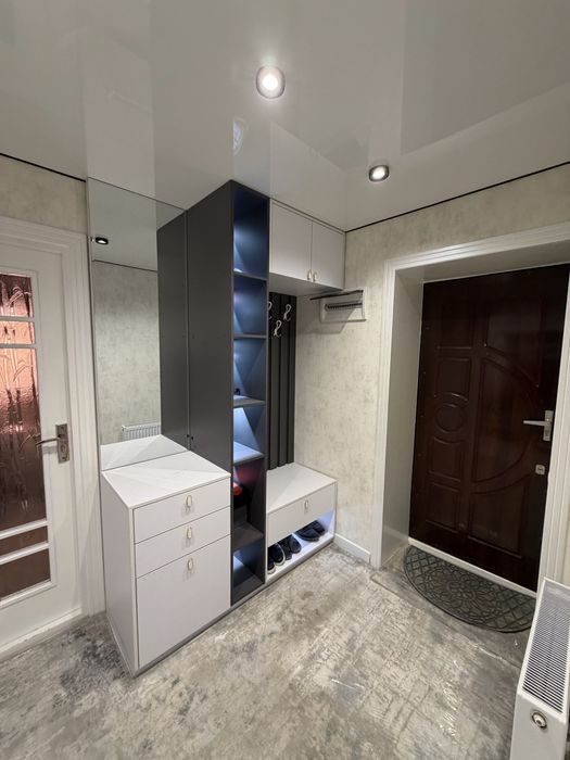 Согдиана Парижни оркасида 5 этажлик домни 3 этажи сотилади евро ремонт