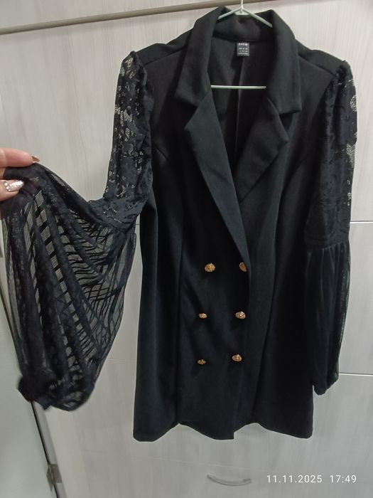 Дамска официална рокля с дантелени ръкави