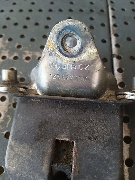 Broasca haion skoda octavia 2 1z 1z5827501d