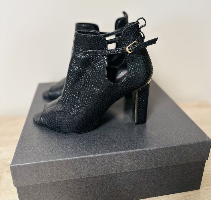 Полуотворени обувки Massimo Zardi